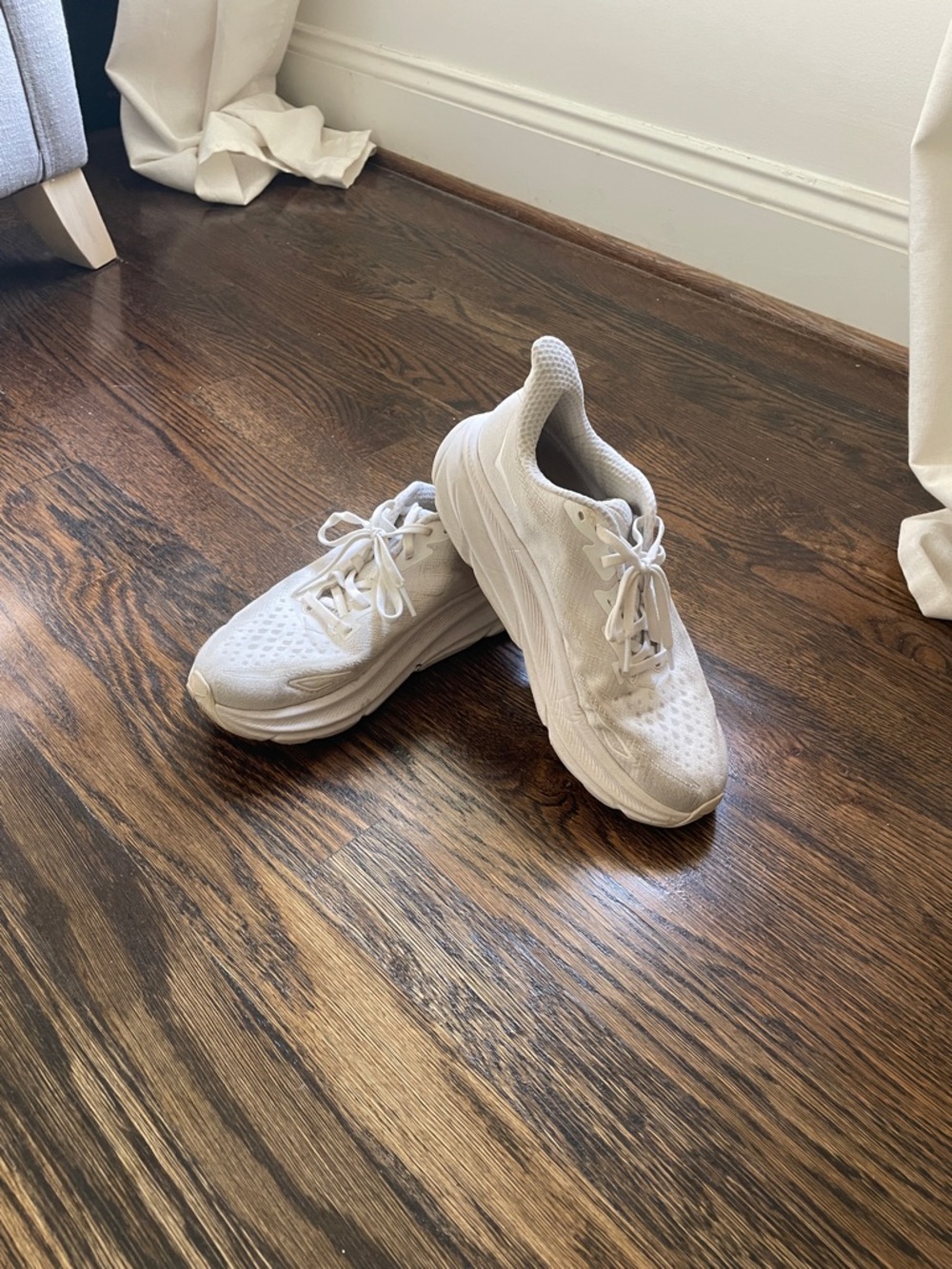 Hoka Clifton 9 in White — Us W 7.5